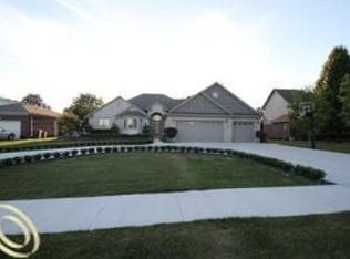 53075 Chesterfield Rd, Chesterfield, MI 48051