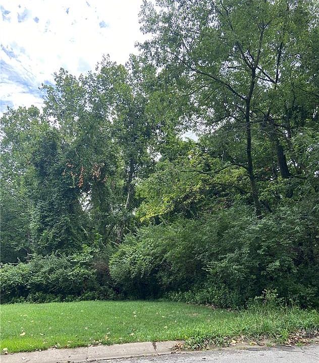 2nd image of N Robinhood Ln