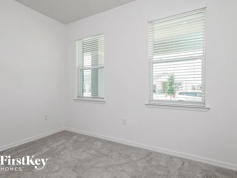 1618 Isleta Loop — Photo 11