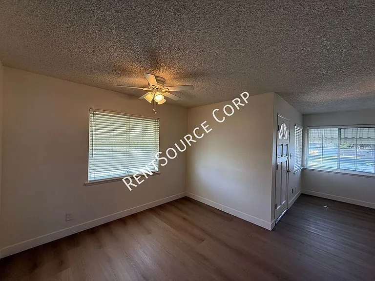 1149 W Avenue H11 — Photo 5