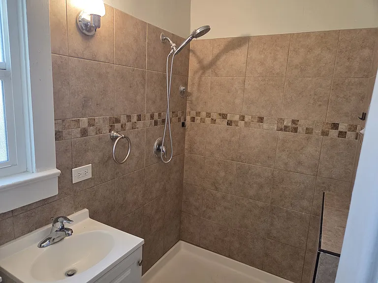 1113 Walter St SE — Photo 5