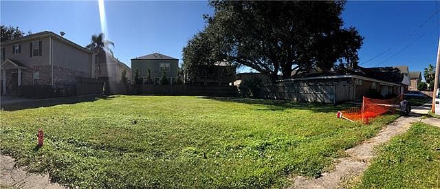 2nd image of 236 W Robert E Lee Blvd