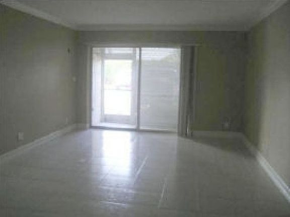 2nd image of 959 SE 2nd Ave APT 126