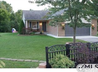 25583 Farmbrook Rd, Southfield, MI 48034