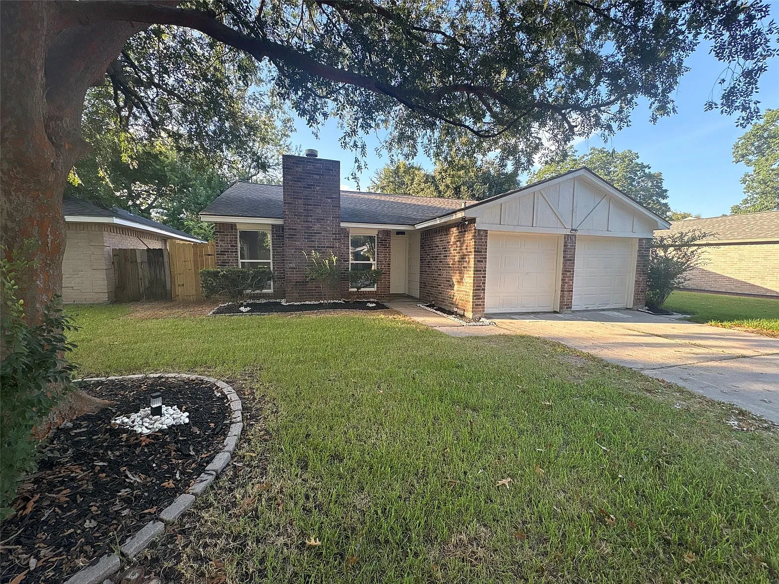 3 bed, 2.0 bath, 1467 sqft, $2,300 — Photo 3