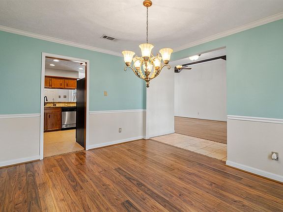 3rd image of 21311 Park York Dr