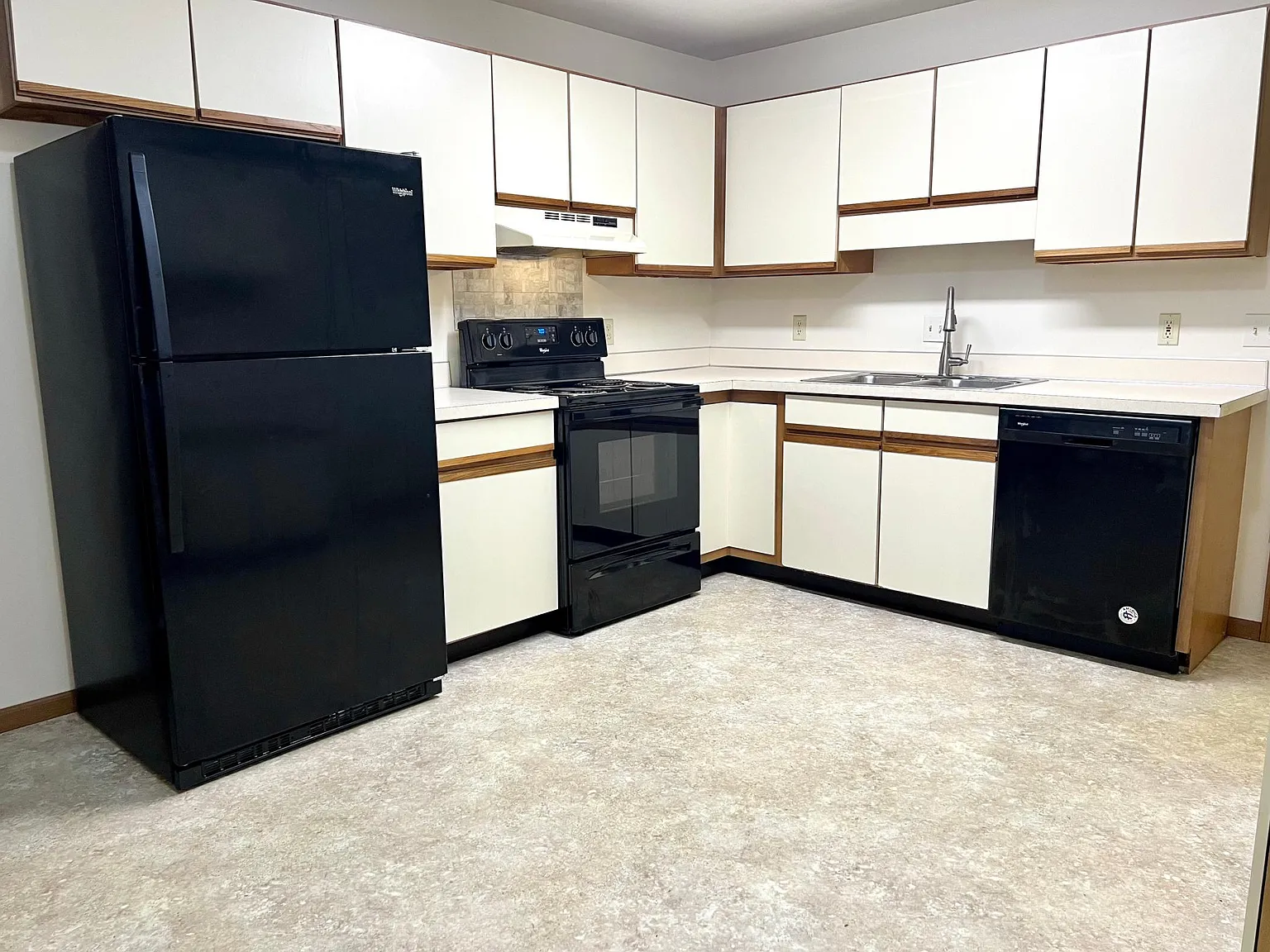 2 bed, 1080 sqft, $1,200 — Photo 1