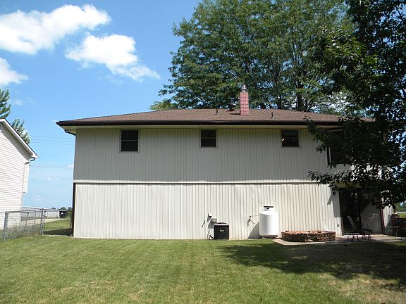 4th image of 1614 S Country Club Dr