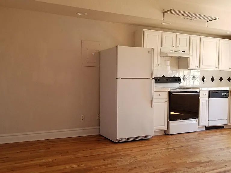 1140 N Grant St — Photo 11