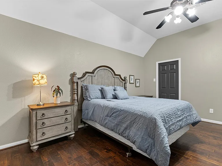 13923 Prospect Point Dr — Photo 37