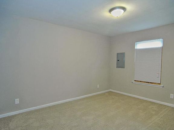 5th image of 719 Roswell Ave APT A