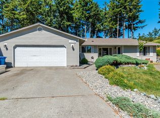 1738 SW Robertson Dr, Oak Harbor, WA