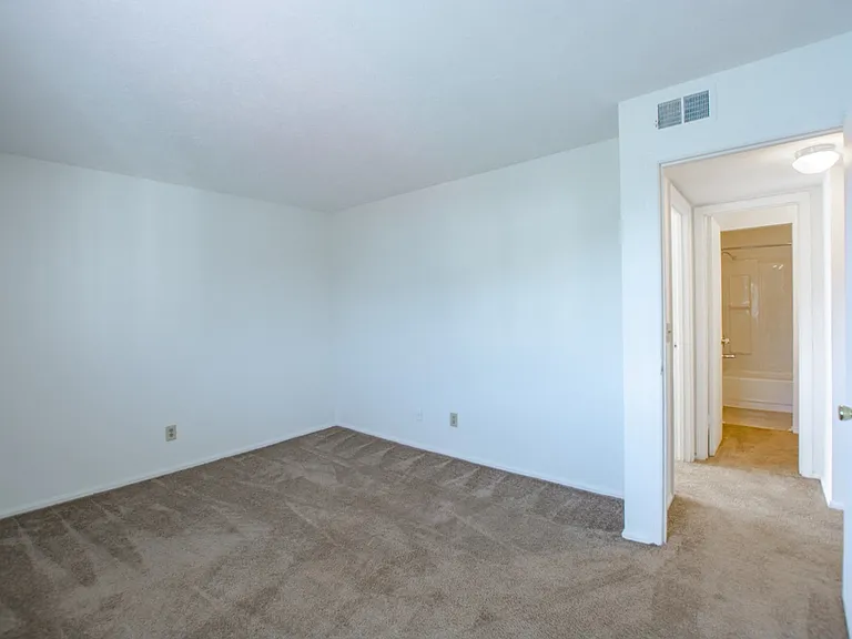 Waterstone Place Apartments — Photo 10