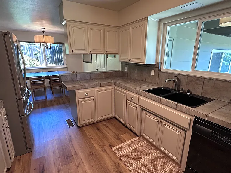 1803 Tanglewood Ln — Photo 7