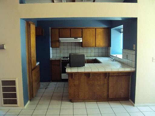 5th image of 1820 E Babcock Ave