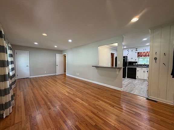 3rd image of 117 Benton Dr NW