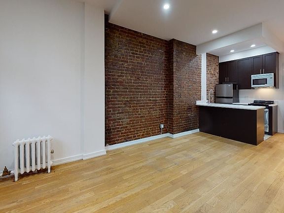 3rd image of 218 E 84th St #D2