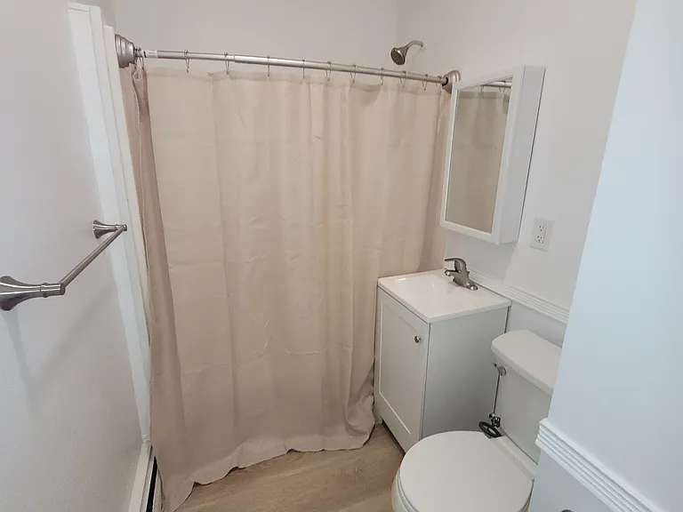 182 Pleasant St — Photo 2