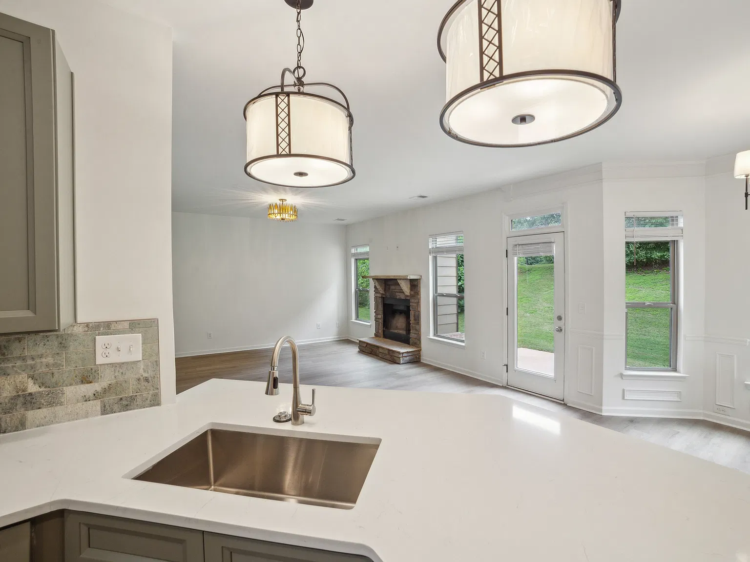 5 bed, 3012 sqft, $3,200 — Photo 4