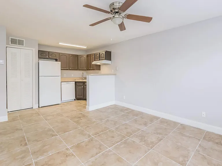 Walden Palms Apartments — Photo 17