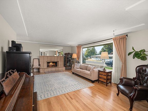 4th image of 3423 W Elmhurst Ave