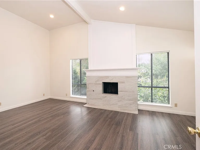 328 W 7th St — Photo 15