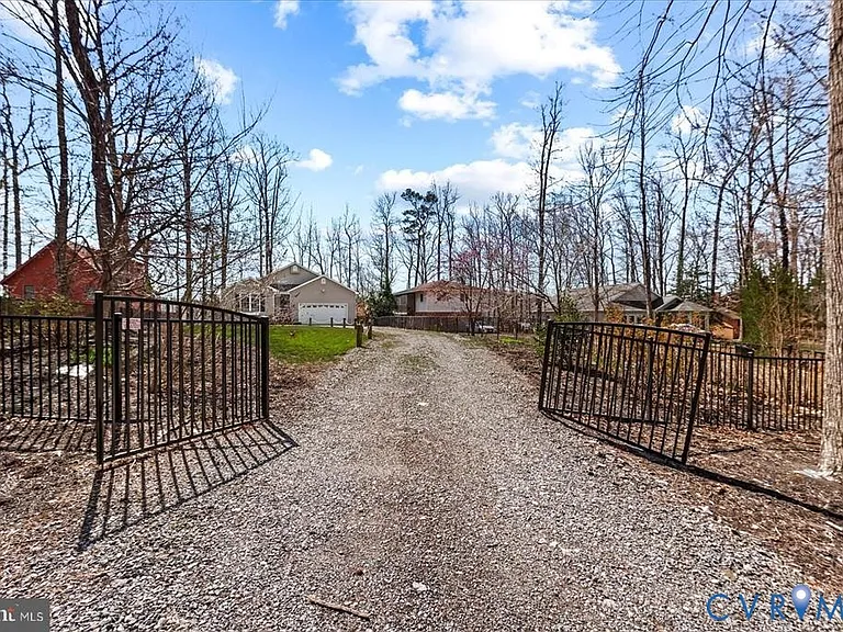 686 Lake Caroline Dr — Photo 5