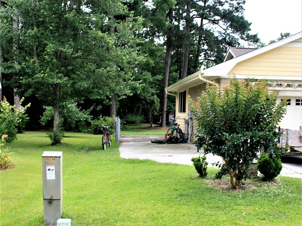 Side w/paved parking