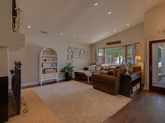 4th image of 2831 Alta St