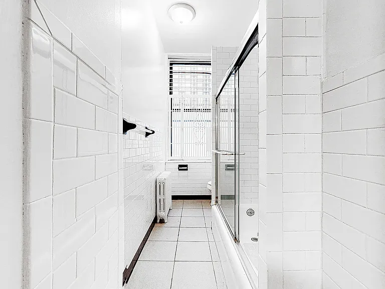 1611 2nd Ave #1R — Photo 8
