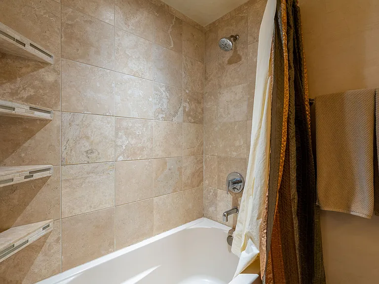 2132 Ridgeview Cir — Photo 17