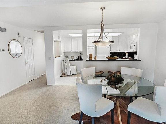 3rd image of 21650 Burbank Blvd Unit 317