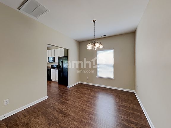 4th image of 3006 Forrestal Dr