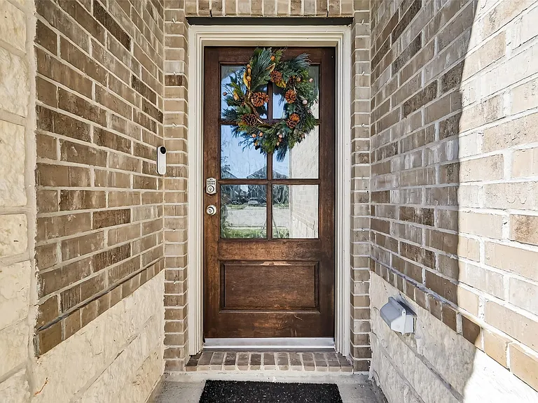1601 Darwin Cedar Dr — Photo 4