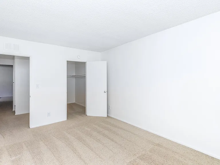 Buena La Vista Apartment Homes — Photo 43