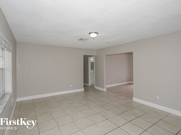 3rd image of 20620 NE 2nd Ave