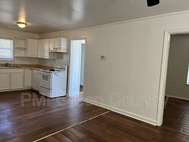413 S Victor Ave — Photo 4