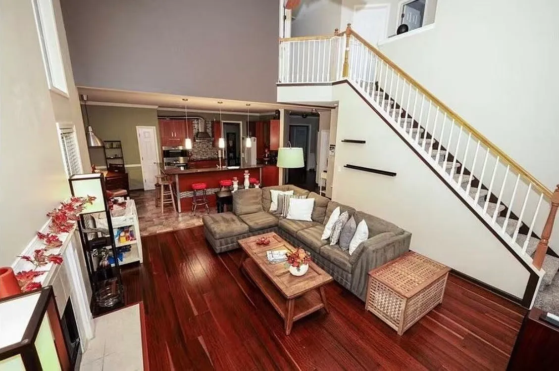 5 bed, 3.5 bath, 2958 sqft, $2,900 — Photo 2