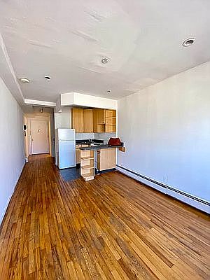 2nd image of 530 W 47th St #4DE