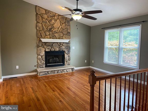 5th image of 10701 Locust Ct