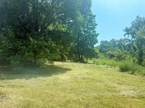 1220 & 1230 12 1/2 St NW, Paris, TX 75460