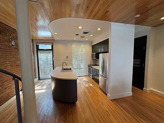 3rd image of 1760-62 Blake St