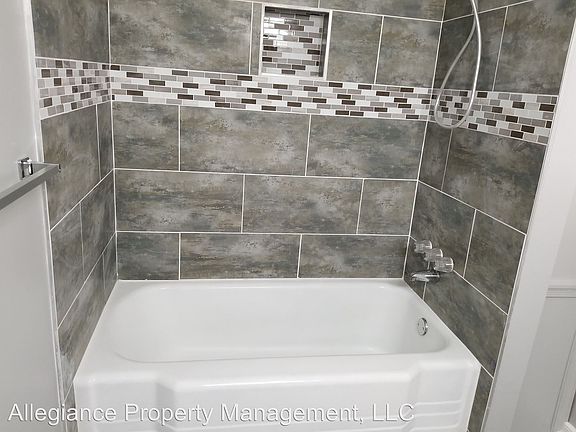 5th image of 609 N 37th St