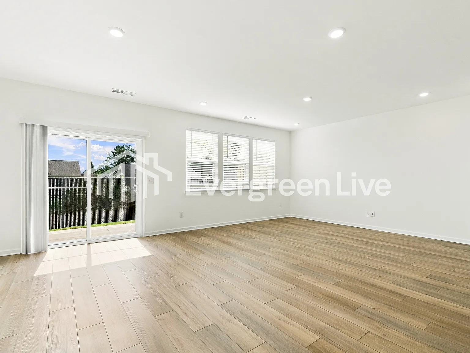 3 bed, 2.5 bath, 1846 sqft, $2,135 — Photo 3