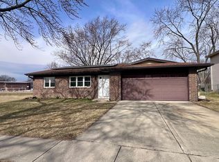 6688 Foxtree Ave, Woodridge, IL 60517