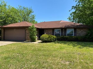 6913 Windcrest Ln, Fort Worth, TX 76133