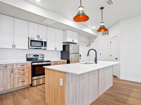 440 W River View Way #D202
