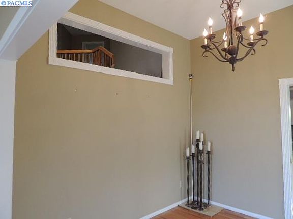 4th image of 785 SE Sherwood Ct