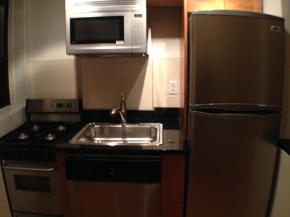3rd image of 161 E 90th St APT 3C