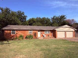 312 N Carey St, Wynnewood, OK 73098